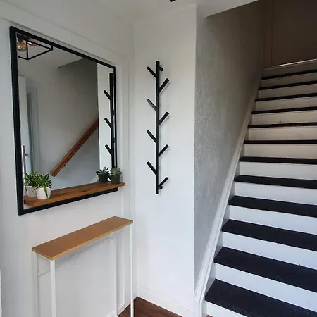 Modern 2.5 Bedroom Duplex Near Messe, Airport, Arena * Düsseldorf