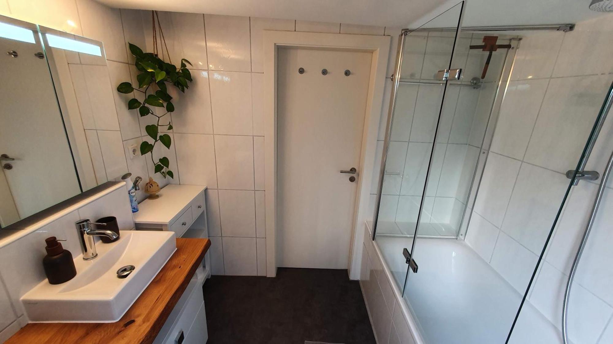 Modern 2.5 Bedroom Duplex Near Messe, Airport, Arena * Dusseldorf